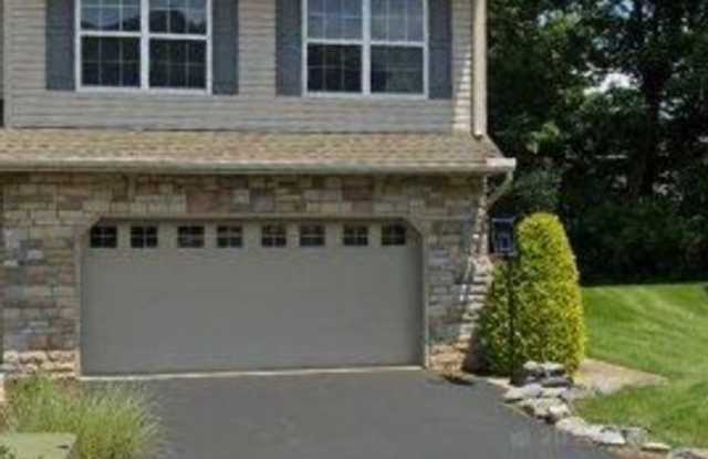 3 bedroom, 2.5 bathroom town-home photos photos