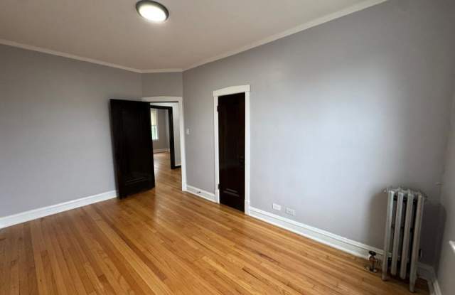3803 West Addison Gallery 4