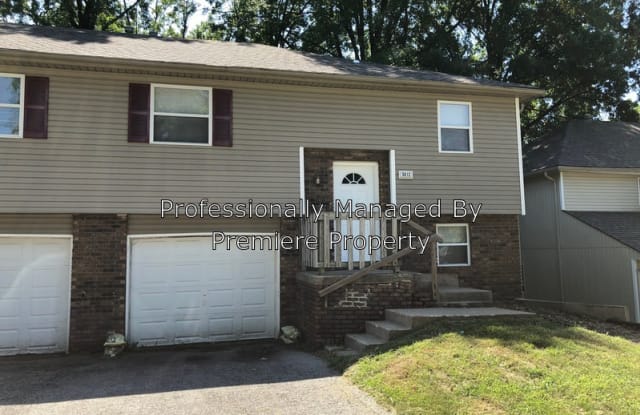 5012 N Topping Ave - 5012 North Topping Avenue, Kansas City, MO 64119