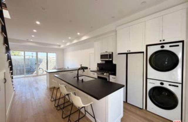 3989 1/2 Beethoven Street Gallery 3