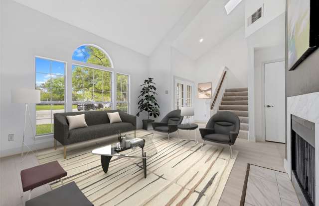 815 Ventura Park Gallery 1