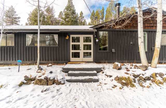 Beautiful 3 Bedroom Home on Quiet 10 Acres Near Sunriver photos photos