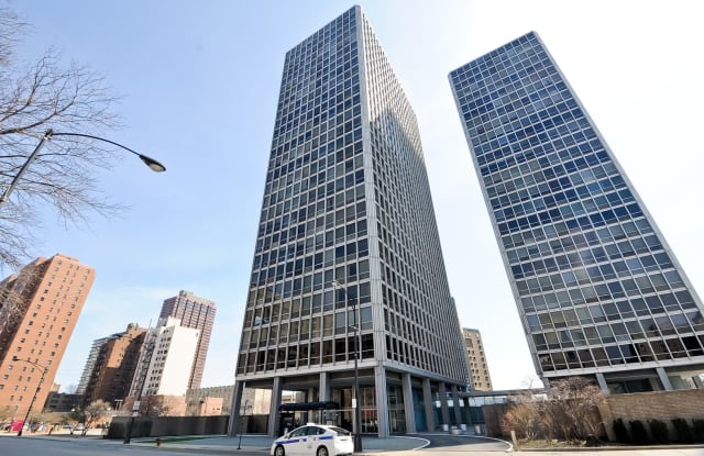 340 West DIVERSEY Parkway - 340 W Diversey Pkwy, Chicago, IL 60657