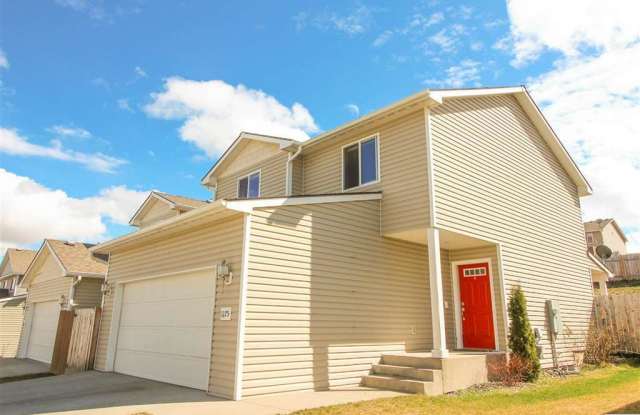 3 Bedroom, 2.5 Bath on sunnyside hill! Gallery 1