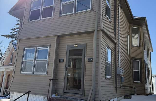 727 Glen Oak Street - 2 photos photos