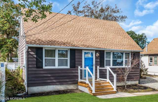710 Newport Avenue Gallery 2