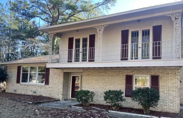 1305 JONES CIRCLE, LAURINBURG, NC 28352 - 1305 Jones Circle, Laurinburg, NC 28352