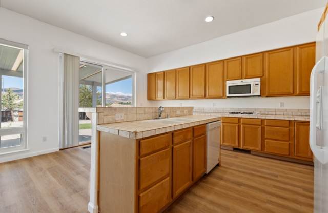 Spacious and Move In Ready in South Reno Gallery 2