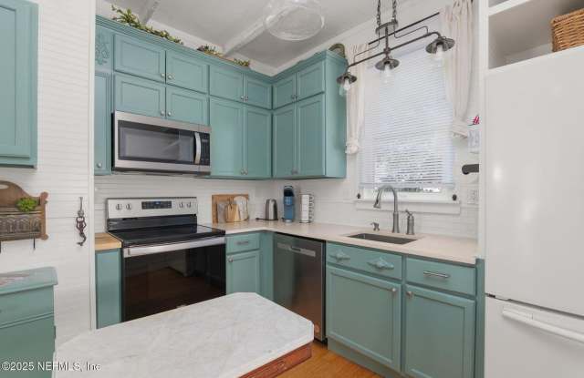 251 Charlotte St Unit B Gallery 3