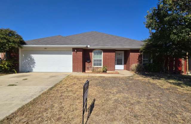 AVAILABLE NOW! - 2801 Larissa Drive, Killeen, TX 76549