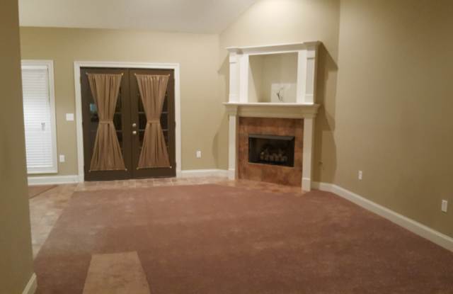 323 E Magnolia Pl Gallery 4