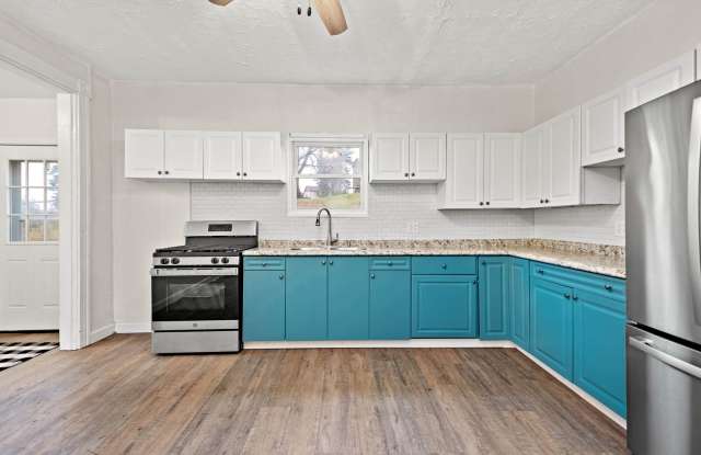 Stunning 2 bedroom home in Port Vue available August 1! photos photos