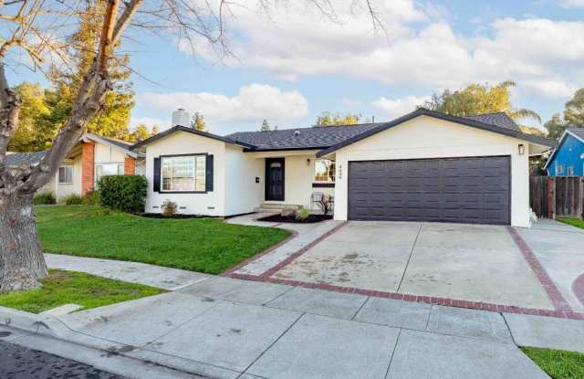 Stunning 4-Bedroom Home with Designer Finishes in Val Vista – 05/10 Ready to Rent! Gallery 3