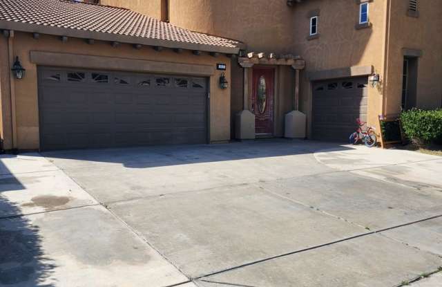 5 Bedroom 3 Bathroom with 3 car Garage in the Sylvan School District photos photos