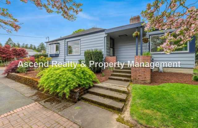 Available NOW! 3 Level 4bed/3bath Convenient Beaverton Location Large Fenced Yard w/Firepit Dogs Ok photos photos