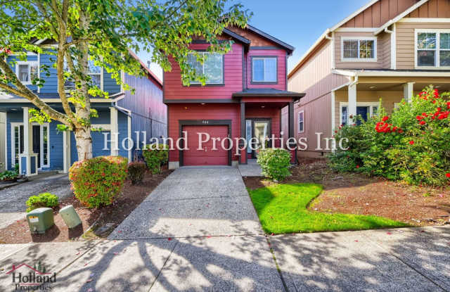 Beautiful 3-Bedroom Hillsboro Home with Fenced Yard & Fireplace Gallery 1
