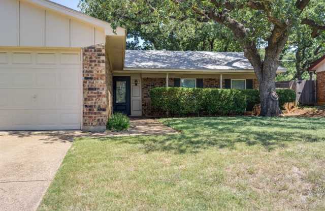 2101 Warwick Drive - 2101 Warwick Drive, Arlington, TX 76015