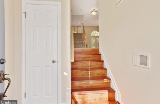 7015 BENTLEY MILL PLACE Gallery 2