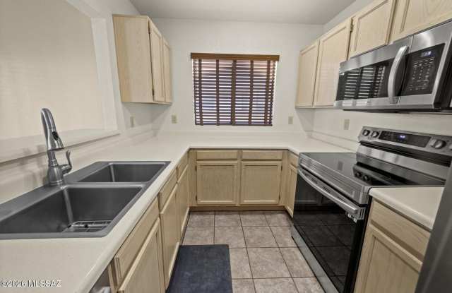 3067 W Country Hill Drive Gallery 2