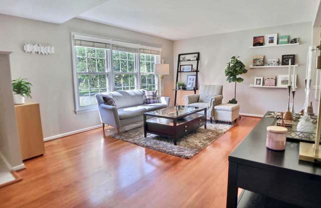 8426 COTTAGE STREET Gallery 4
