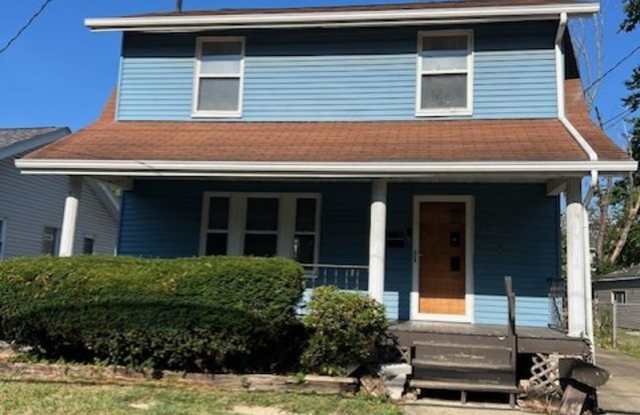 3BR South Akron Classic with Deck, 2-Car Garage  Full Basement photos photos