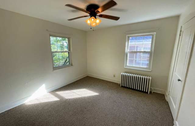 Beautiful Mt. Lebanon 4 bed 1.5 bath - Updated throughout, washer/dryer, off street parking. photos photos