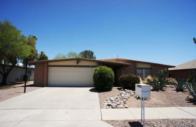 2920 North La Chiquita Avenue photos photos