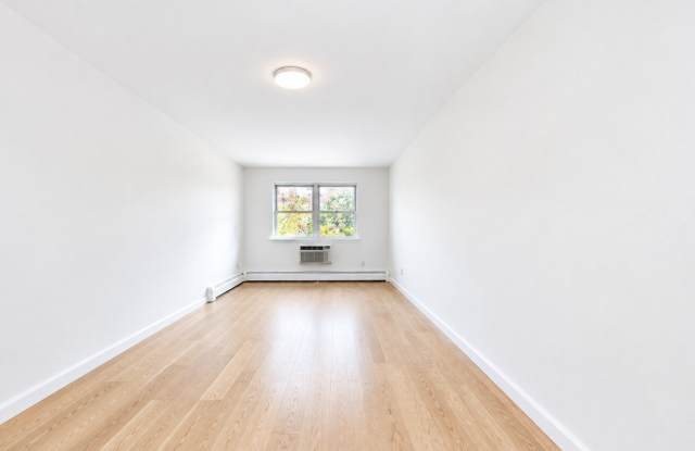 3716 Blackstone Avenue Gallery 4
