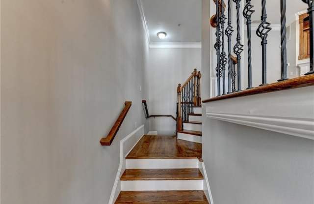 813 Clifton Heights Lane NE Gallery 4