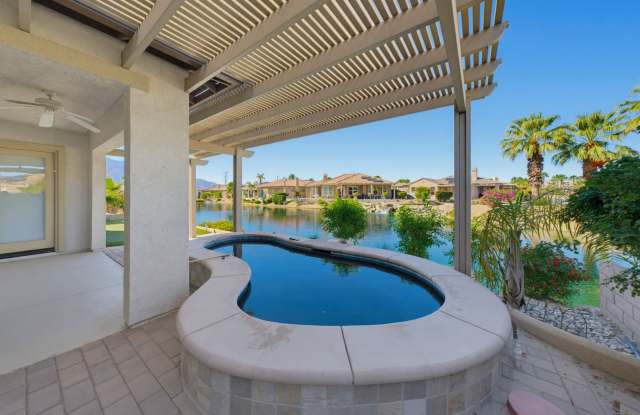 Stunning Waterfront Residence in Mission Shores Gallery 4