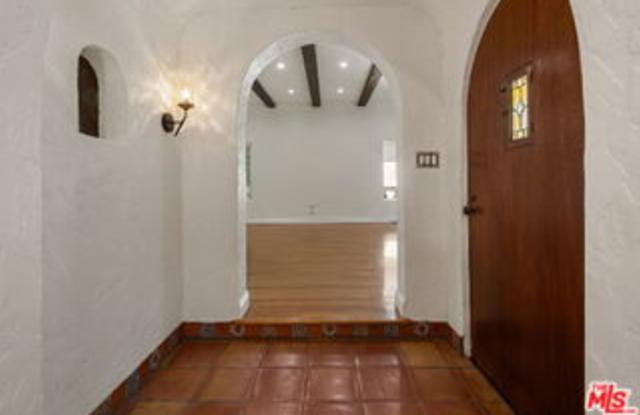 3447 Primera Avenue Gallery 2