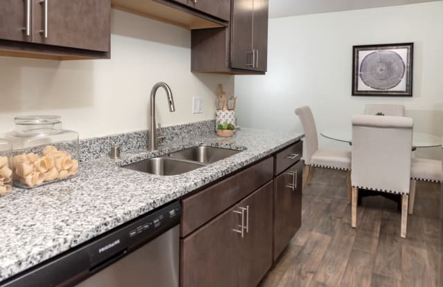 Burnsville Parkway Apartments Gallery 3