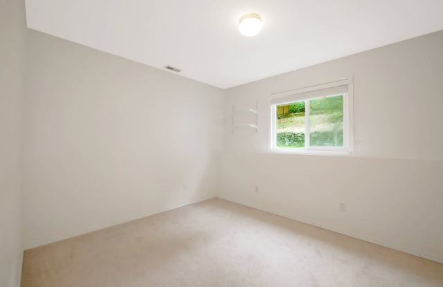 2910 Larkspur Dr Gallery 2