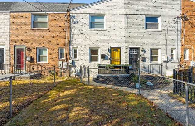 Distinctive Two Bedroom Beauty in Deanwood photos photos