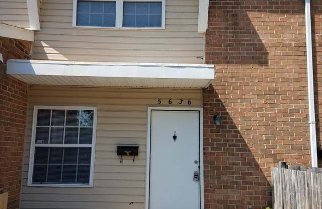 This spacious 3 bedroom 2.5 bathroom townhouse in Churchland - 5636 Darby Close, Portsmouth, VA 23703