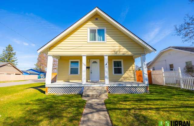 Charming 4-Bedroom Home with Fenced Yard, Garage & Washer/Dryer – North Spokane photos photos