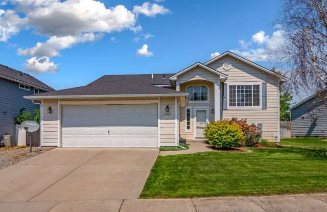 5 bed 3 bath split level near State Line photos photos