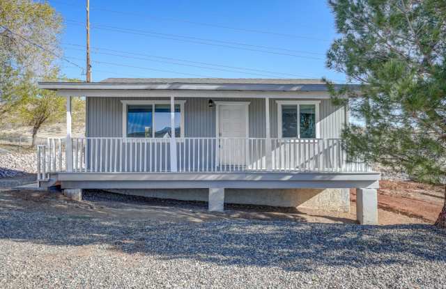 2 Bedroom, 1 Bath Home For Rent in Diamond Valley! photos photos