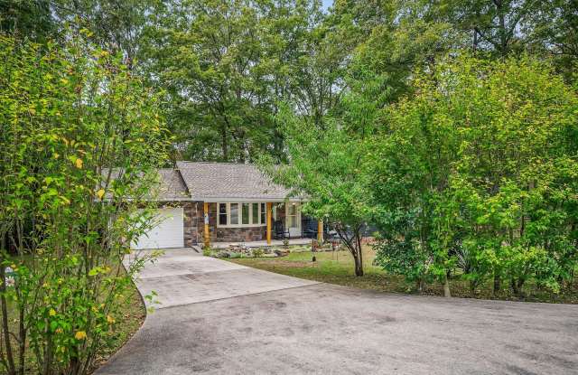 Charming Updated Home available for 12 months *Furnished OR Unfurnished* Gallery 1
