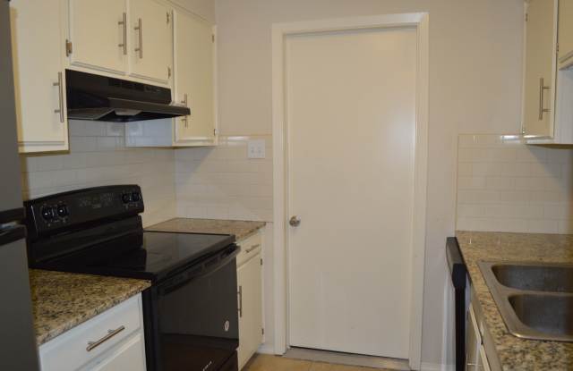 Beautiful remodeled 3 bed 2 bath home in Live Oak - 7510 Old Spanish Trail, Live Oak, TX 78233