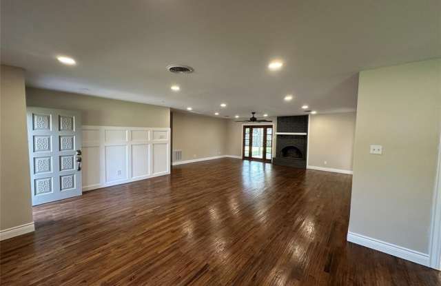 104 Kingswood Drive photos photos