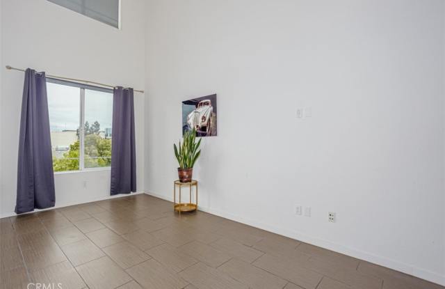 101 Waldorf Gallery 2