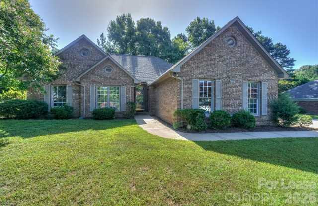 840 Emerson Drive Gallery 1