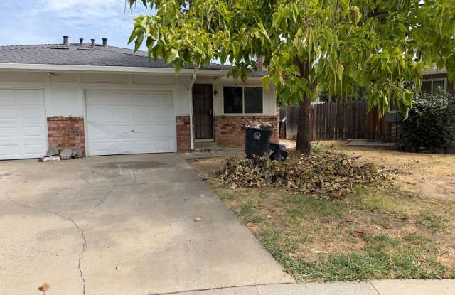 Recently Renovated 1050 soft. 3 Bedroom 2 Bathroom 1/2 Plex In Rancho Cordova For Rent photos photos