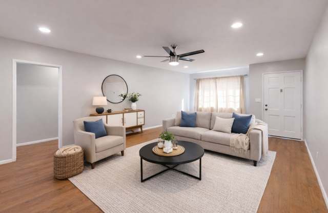 8BD/4BA on Rockford! Great Yard! Gallery 4