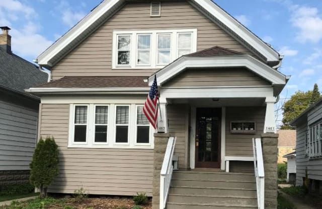 1461 S 90th St 1461 - 1461 South 90th Street, West Allis, WI 53214