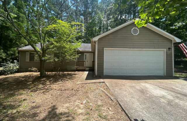 210 Buckeye Ln: Great ranch home with fenced-in yard and back deck for rent in Fayetteville! AVAILABLE NOW! photos photos
