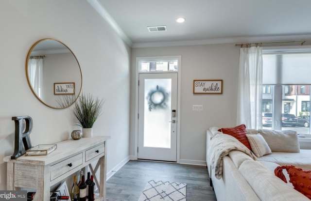 43190 MONGOLD Square Gallery 2