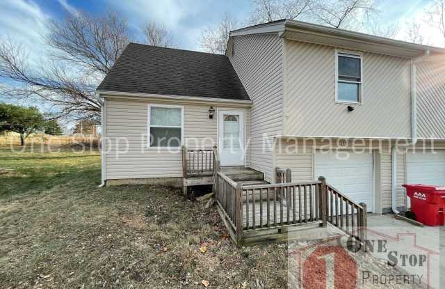 Updated 3 Bedroom, 1 Bathroom Duplex in Independence, MO Gallery 1