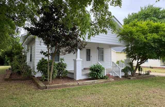 4 Bedroom Home in Downtown Erwin photos photos